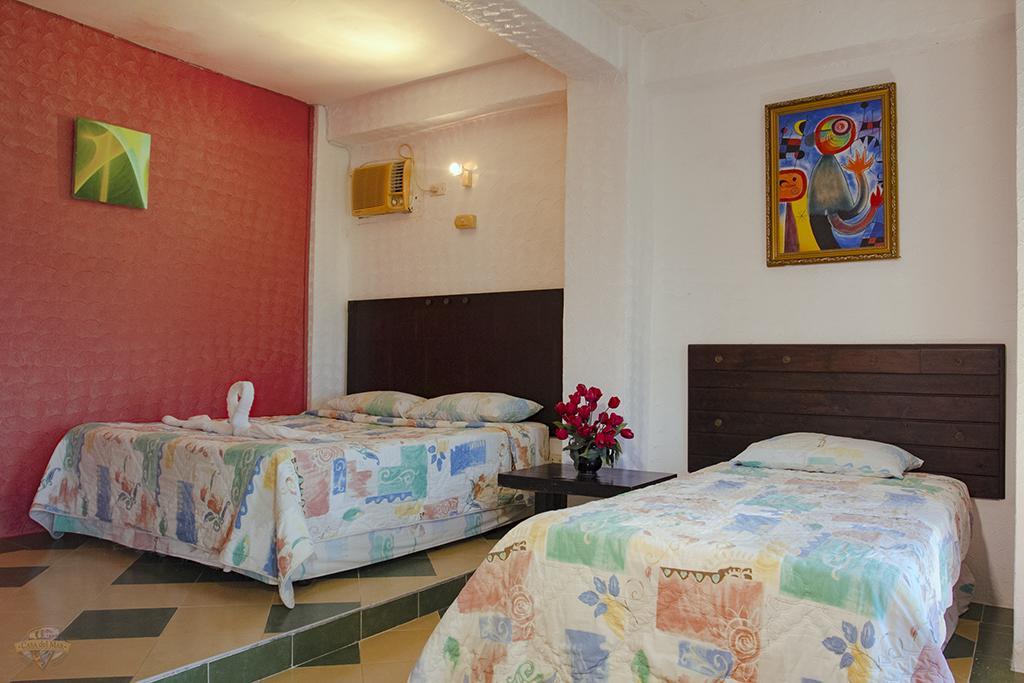 Casa Del Mar Beach Resort San Remigio  Екстериор снимка